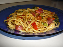 Yakisoba com linguiça