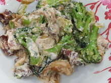 Brócolis com bacon e creme de leite