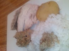 Peito de frango na crosta de sal grosso e pimenta-do-reino