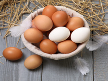 Só descobri isso aos 60 anos: quase ninguém sabe a diferença entre ovos brancos e marrons