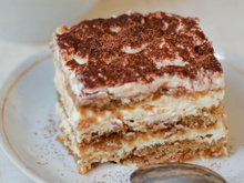 Em 10 minutos, a sobremesa fácil com biscoitos, doce de leite e creme de leite está pronta (e todo mundo ama!)