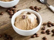 Sobrou café? Faça esse sorvete de café cremoso com apenas 3 ingredientes e você não vai se arrepender