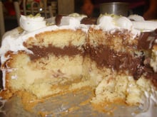 Bolo com recheio de limão e chocolate