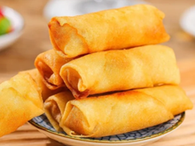Fiz rolinho primavera em casa e ficou melhor que o do restaurante: massa fininha e crocante com recheio  de legumes delicioso!