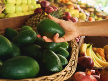 Como escolher abacate maduro sem tocar na fruta: nunca mais errei o ponto depois que descobri esse truque