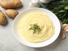 Purê de batata como os chefs de restaurante estrelados fazem: está nesse segredo que deixa avelulado e sem nenhum pedacinho de batata