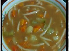 Sopa de carne com feijão e legumes