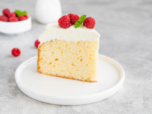 Bolo simples feito com leite em pó é perfeito para comer com um café bem quentinho