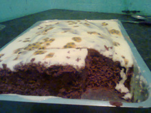 Bolo de chocolate com mousse de maracujá