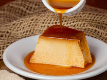 Como deixar a calda do seu pudim de leite condensado escura, mas não queimada: realce o sabor com o ponto certo