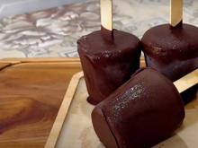 Chicabon caseiro é mais gostoso que o picolé original: essa receita simples do sorvete ainda ganha uma casquinha de chocolate divina!