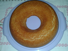 Bolo de mandioca com coco ralado simples