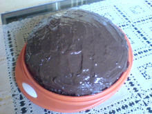 Bolo de chocolate com recheio de doce de leite