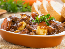 Ensopado de carne fica mais cremoso e saboroso se colocar esse ingrediente simples na panela