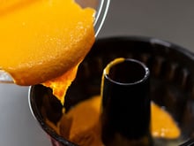 Você está errando se dobra o fermento quando dobra a receita de bolo de cenoura e aqui está o que acontece com ele