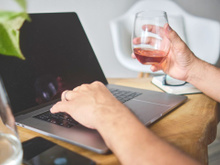 Não beba esta bebida à noite – efeito prolongado e insidioso que pode arruinar seu sono