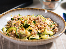 Com abobrinha e atum em lata você tem um jantar delicioso e saudável em menos de 10 minutos