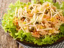 Inove na sua ceia de Natal com o salpicão de camarão delicioso e muito fácil de fazer