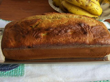 Que tal um pão de banana pronto em 10 minutos? Além de rápida, receita é muito fácil!