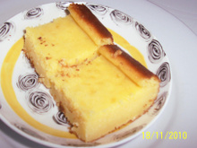 Bolo de fubá cozido e cremoso como um pudim