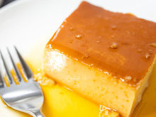 Parei de me preocupar com gás na hora de fazer pudim depois que descobri essa receita na travessa sem forno e sem ovo!