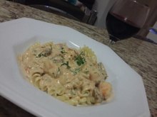 Penne com camarão flambado