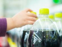 Segundo especialistas, esse adoçante comum em diversos produtos pode elevar o risco de AVC e afetar a saúde cerebral