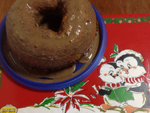 Bolo simples de liquidificador com cobertura de chocolate