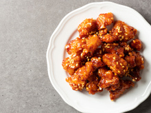 Frango ao molho de laranja e mel fica incrível mesmo depois de congelar: atenção ao momento certo de adicionar a laranja para não amargar