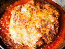Fiz esse frango à parmegiana e o resultado ficou digno de restaurante: o segredo para ficar suculento está em um passo simples!
