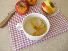 Chá de casca de maçã: quem deve consumir, quanto beber por dia, benefícios e como fazer a infusão