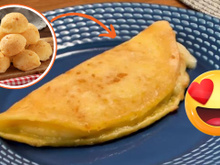Pão de queijo de frigideira para um café da manhã rápido e diferente: receita com tapioca é simples e ganha sabor com parmesão