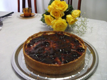 Torta de ricota com geleia de amora