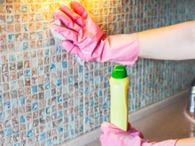 As melhores 4 dicas para limpar as paredes que as frituras da cozinha liberam