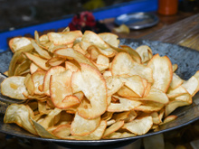 Saiba como fazer chips de mandioca