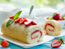 Rocambole de morango sem glúten e lactose é a pedida perfeita para quem tem restrições alimentares mas não abrem mão de um docinho