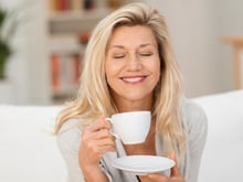 Fãs do cafezinho de manhã já podem comemorar: bebida pode reduzir os riscos de morte por doenças cardíacas, segundo nova pesquisa