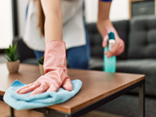 O segredo mais bem guardado das diaristas para deixar a casa perfumada o dia inteiro (sem gastar quase nada)