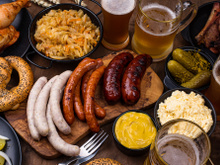 Oktoberfest Blumenau: conheça a maior festa de cerveja alemã do Brasil e experimente delícias típicas