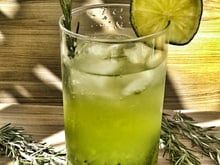 Drink sem álcool com kiwi e água de coco