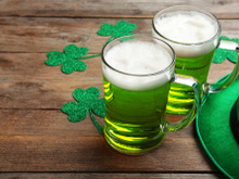 CERVEJA VERDE?? Ela existe e pode ser a bebida perfeita para você comemorar o St Patricks em casa gastando pouco