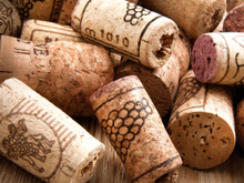 Por que as pessoas estão colocando uma rolha de vinho dentro do forno desligado?