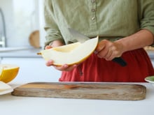 Ajuda a reduzir o inchaço, tem pouquíssimas calorias e um delicioso sabor de mel: você pode comer essa fruta todos os dias