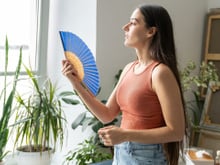 Você não precisa sofrer com a sala abafada nos dias quentes: essa técnica simples de ventilação refresca a casa sem precisar de ar-condicionado o tempo todo