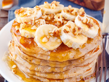 Pronto em 15 minutos: como fazer panquecas saudáveis ​​de aveia e banana, perfeitas para o café da manhã