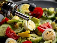 10 benefícios cientificamente comprovados: por que você deve adicionar um fiozinho de azeite à sua alimentação diária