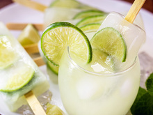 Adeus caipirinha convencional: agora eu só faço desse jeito nos dias de verão, é muito mais refrescante!