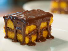 Bolo de cenoura que sai recheado do forno: aprenda o truque da farinha de trigo