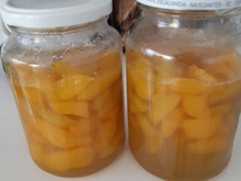 Mousse de pêssego em calda