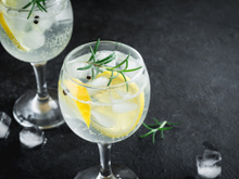 Como é feito o gin: saiba mais sobre a bebida